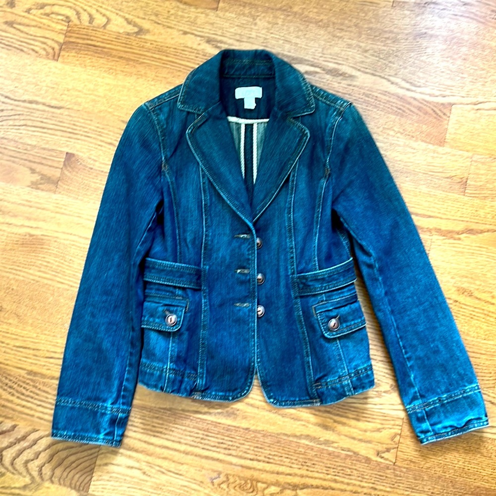 Loft| Denim Jacket Size 2 | Excellent Condition | Side Pockets w/ Buttons